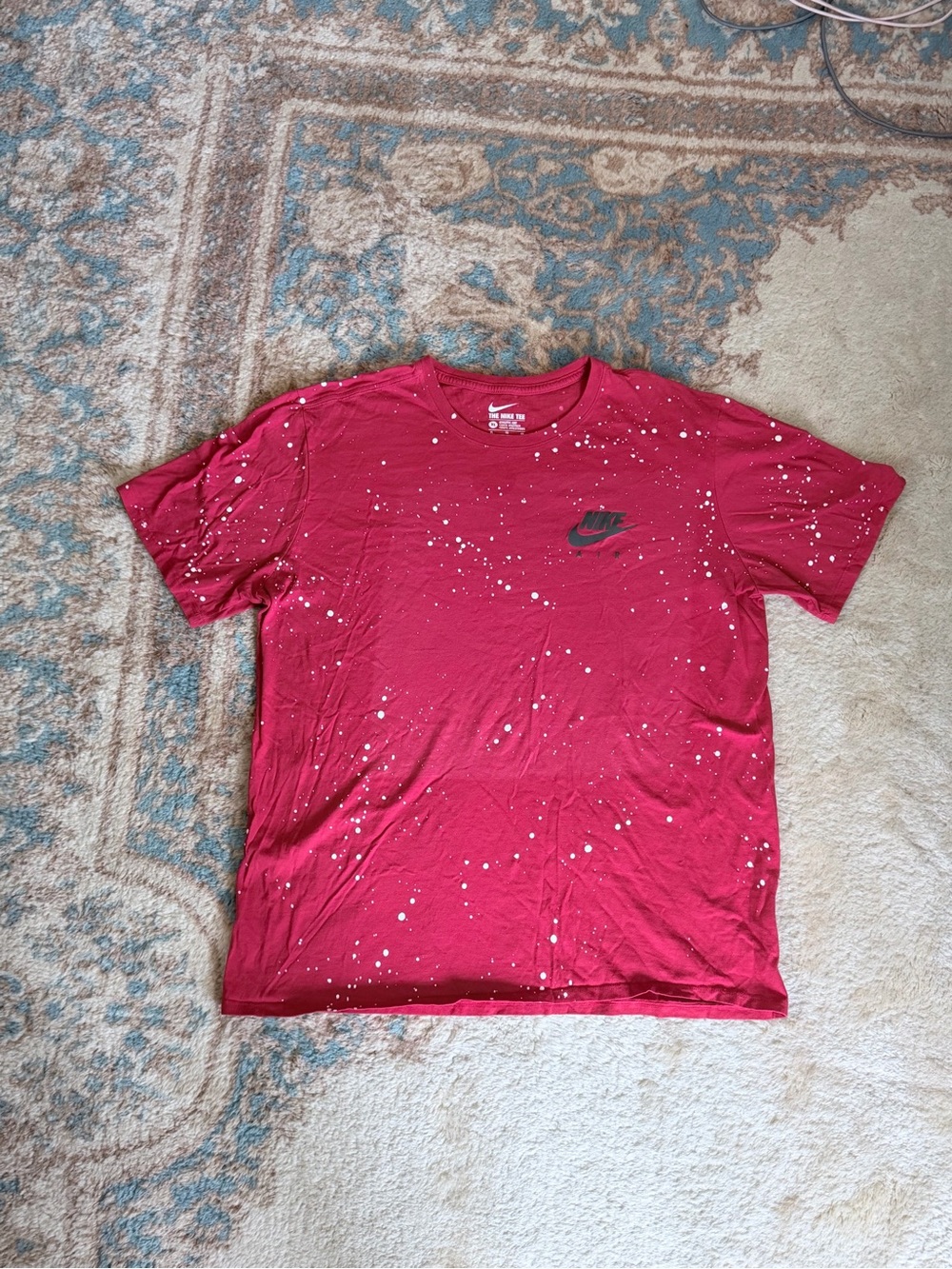 The nike tee red splatter Tshirt sz xl